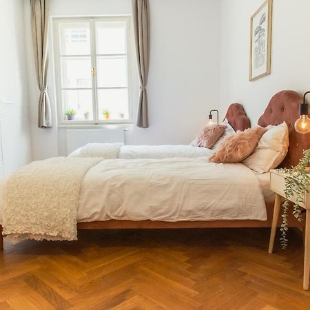 Top Location City Centre Condo In Historic Building With Free Garage Parking Ljubljana Eksteriør billede