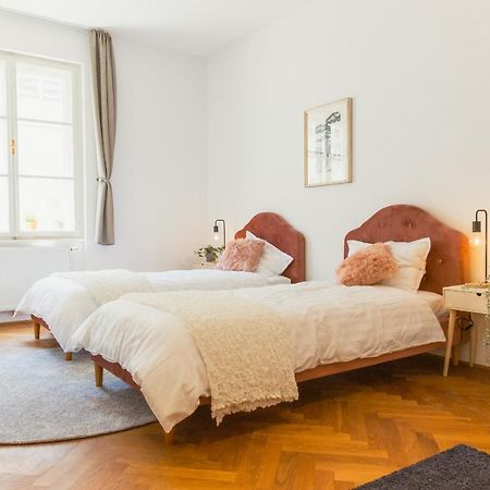 Top Location City Centre Condo In Historic Building With Free Garage Parking Ljubljana Eksteriør billede