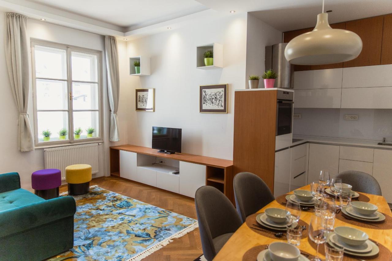 Top Location City Centre Condo In Historic Building With Free Garage Parking Ljubljana Eksteriør billede